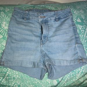 High waisted light blue jean short